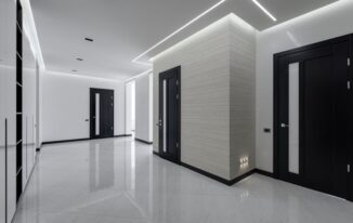 Drzwi przesuwne naścienne w bloku: pomiar, wybór systemu i montaż krok po kroku