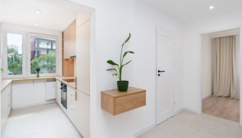 Pawlacz w korytarzu w bloku: projekt, nośność i montaż krok po kroku