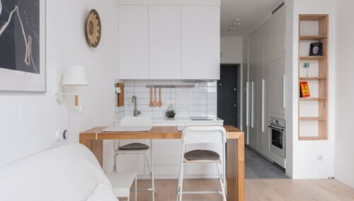 Składany stół ścienny w bloku: projekt, okucia i montaż krok po kroku