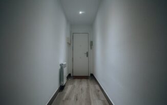 Ościeżnica renowacyjna na stare futryny w bloku: pomiar, dobór i montaż krok po kroku