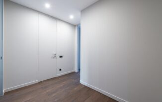 Listwy przypodłogowe w bloku: dobór, ukrycie kabli i montaż krok po kroku